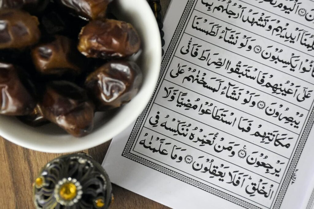 Iftar repas de dattes et lecture du Coran