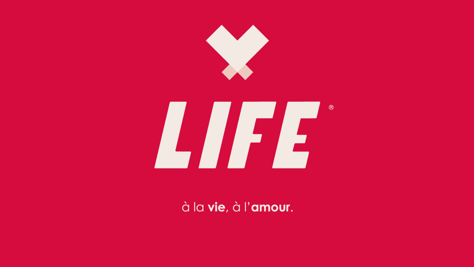 Logo LIFE blanc sur fond rouge, avec le cœur stylisé et la signature « à la vie, à l'amour. »