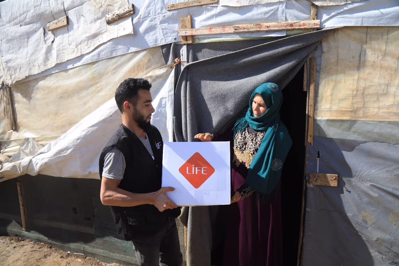 Distribution de colis alimentaire par notre ONG LIFE au Liban, 2023.