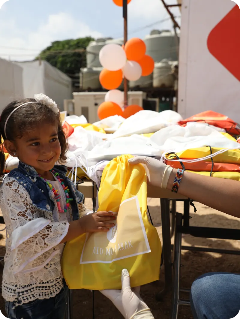 cadeaux offerts aux enfants pour l'Aïd al-adha par l'ONG LIFE