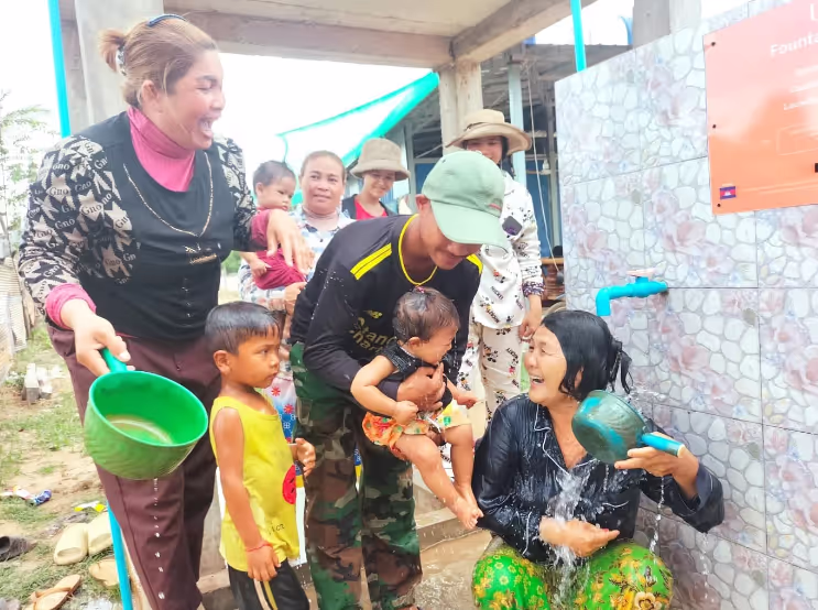 Inauguration d’un château d'eau réalisé par notre ONG LIFE au Cambodge dans la  province de Kampong Thom, 2024.