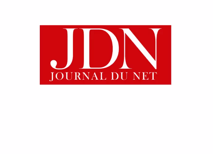 Logo blanc sur fond rouge du média « JDN – Journal du Net », sur fond blanc
