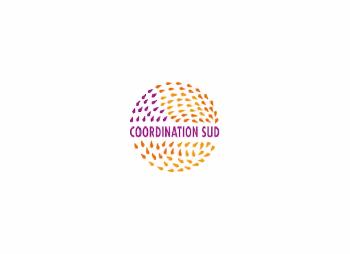 Logo de Coordination SUD : un cercle de gouttes violettes et orange avec le nom de l'organisation en violet
