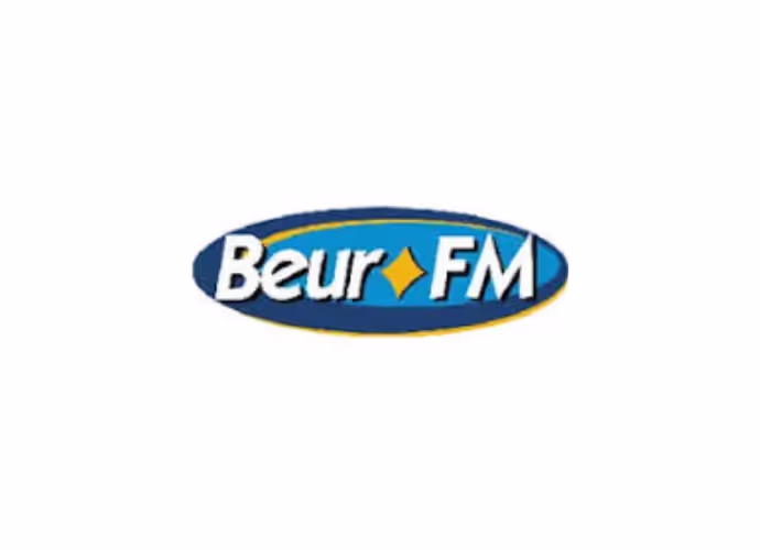 Logo de la radio Beur FM : ovale bleu avec le nom en lettres blanches et un losange jaune, sur fond blanc