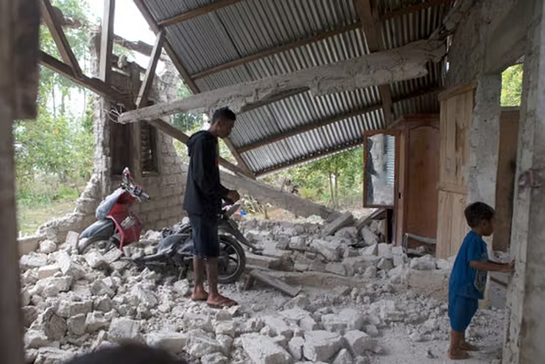 Emergency aid distribution after the earthquake in Indonesia