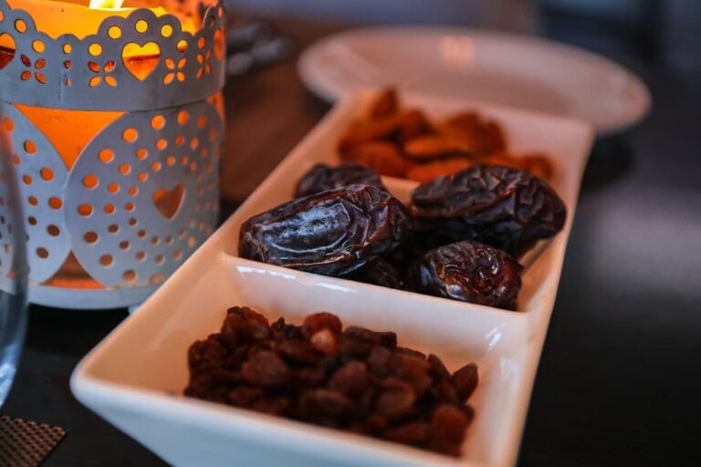 Aïd al-Fitr dattes fraiches et lanterne du Ramadan