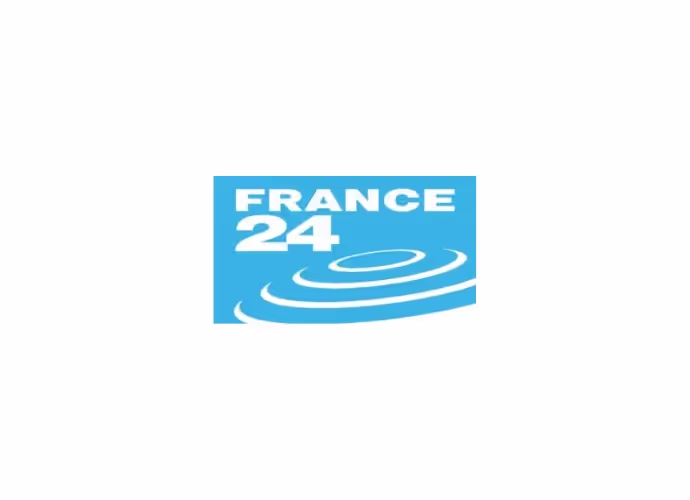 Logo bleu et blanc de la chaîne d'information France 24 sur fond blanc