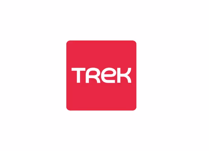 Logo TREK : le mot blanc « TREK » dans un carré rouge aux angles arrondis, sur fond blanc.